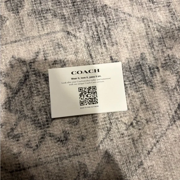 NWOT Coach Hunter Green Curve Zip Bag (with charm) - Picture 8 of 14